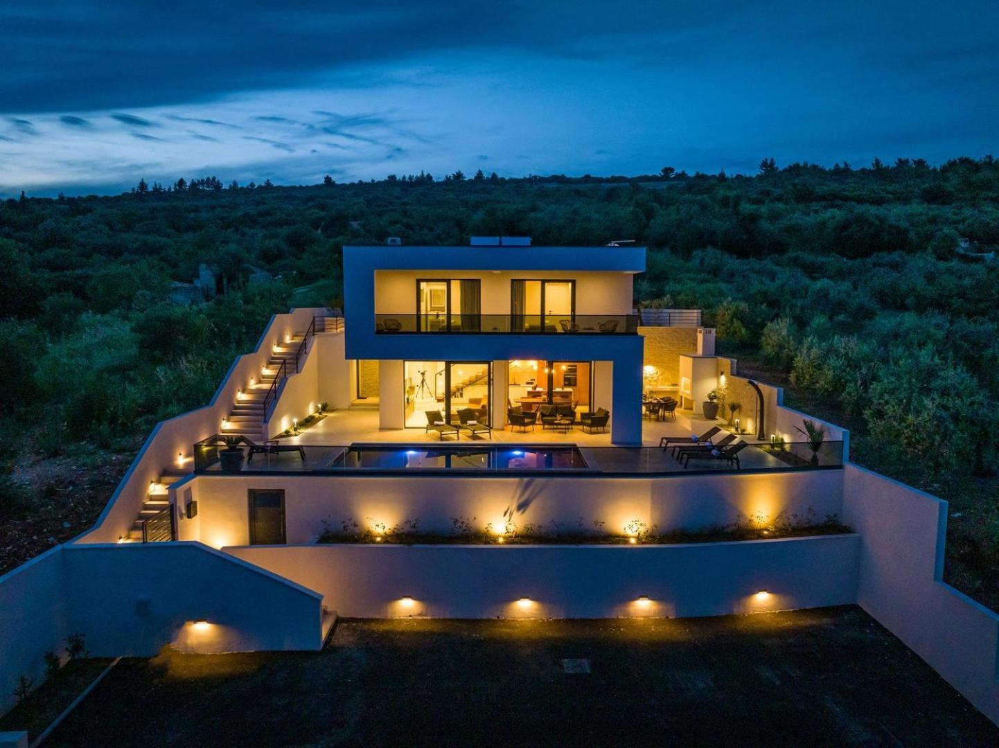 Luxury Spectrum Pool 32m2 Sauna Villa *